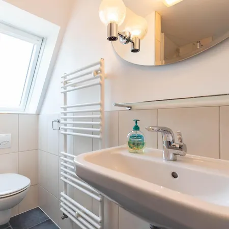 Hus Mattgoot - Private Einzelzimmer Im Dg Und 1 Og ホームステイ Böhl